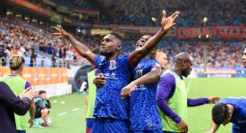 申花国脚斯卢茨基传球失误引反思，教练团队强化球队技术