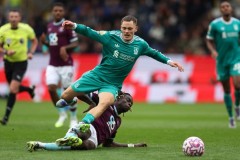 贝克汉姆首秀33周年：从替补小将到足球传奇的辉煌历程